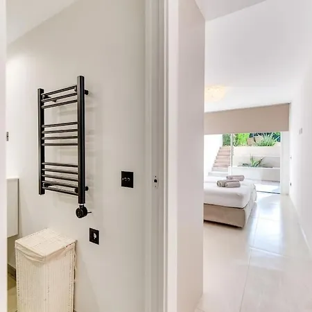 Luxury 5-bedroom Townhouse In Puente Marbella