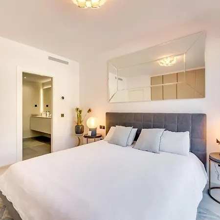 Luxury 5-bedroom Townhouse In Puente Marbella