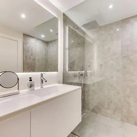 Luxury 5-bedroom Townhouse In Puente Villa Marbella
