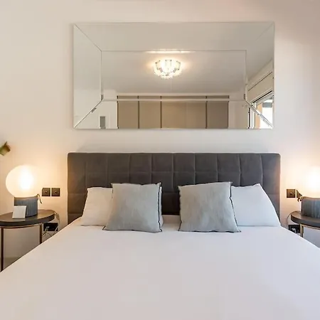 Villa Luxury 5-bedroom Townhouse In Puente *
