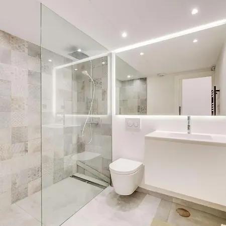 Luxury 5-bedroom Townhouse In Puente Marbella