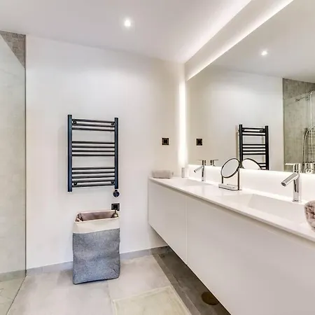 Luxury 5-bedroom Townhouse In Puente * Marbella